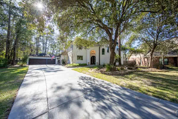 26 Featherfall Place, The Woodlands, TX 77381