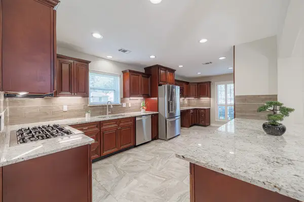 12515 Lakecrest Circle, Cypress, TX 77429