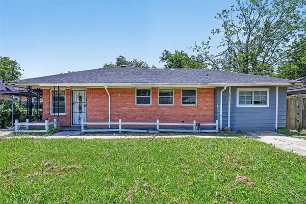 5934 Belmark Street, Houston, TX 77033