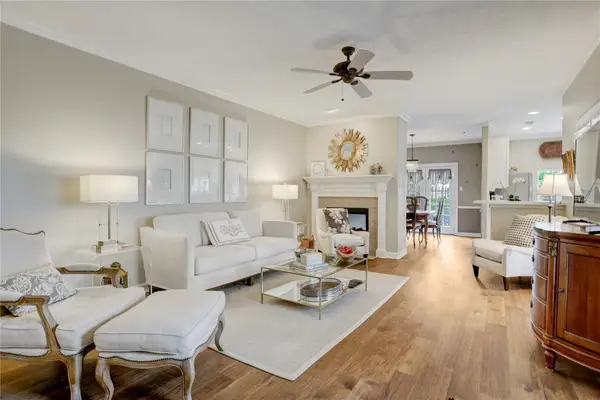 1135 Enclave Square W, Houston, TX 77077