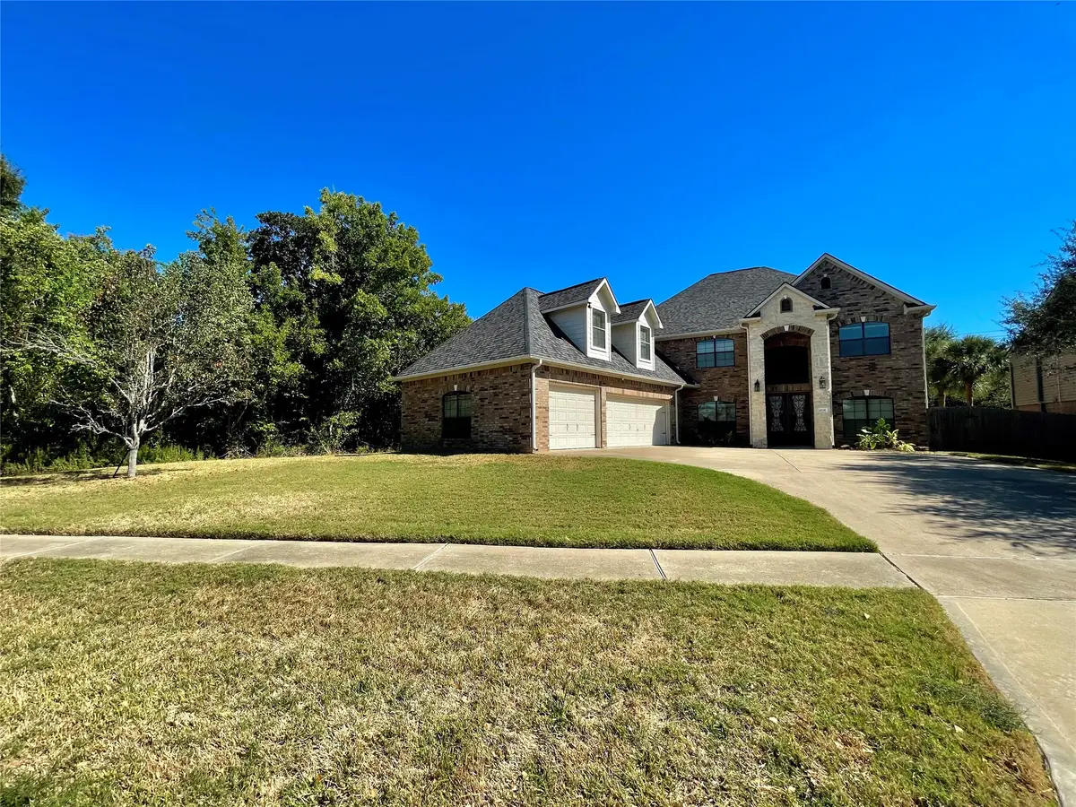 4138 Lakepointe Forest Drive, Seabrook, TX 77586 - #1