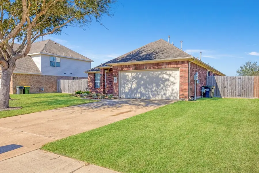 4105 Canterbury Park Lane, Pearland, TX 77584 - Image #2