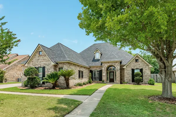 607 Walnut Street, Lake Jackson, TX 77566