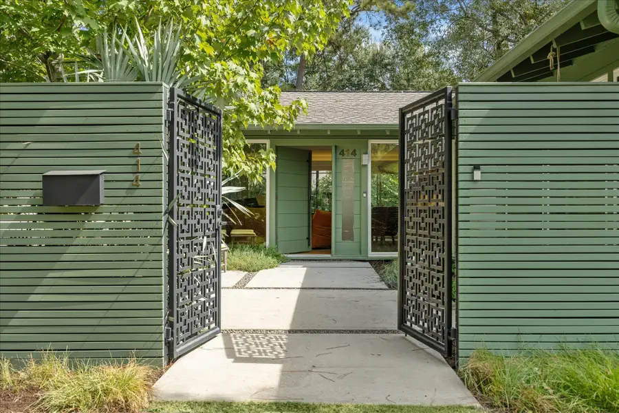 414 E Gaywood Drive, Houston, TX 77079 - Image #3