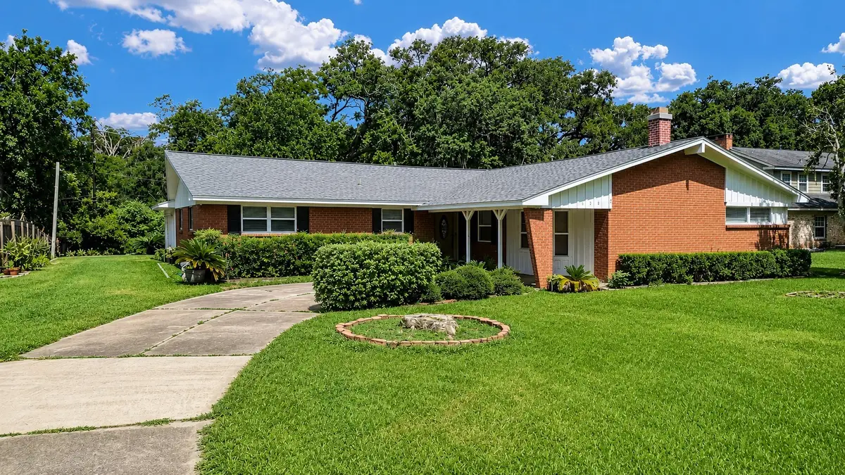 238 Forest Drive, Lake Jackson, TX 77566 - #1