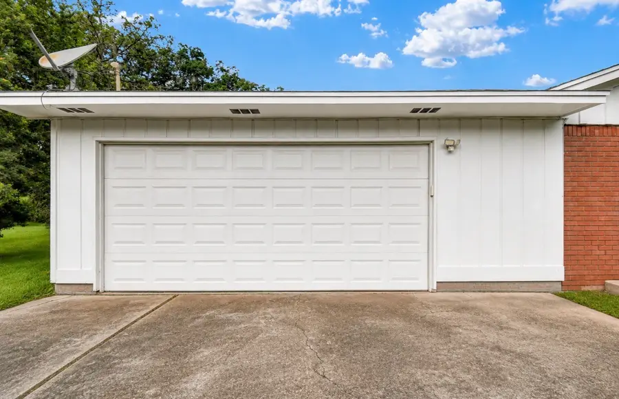 238 Forest Drive, Lake Jackson, TX 77566 - #3