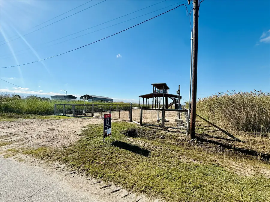 1217 N Monkhouse Drive, Crystal Beach, TX 77650 - Image #2