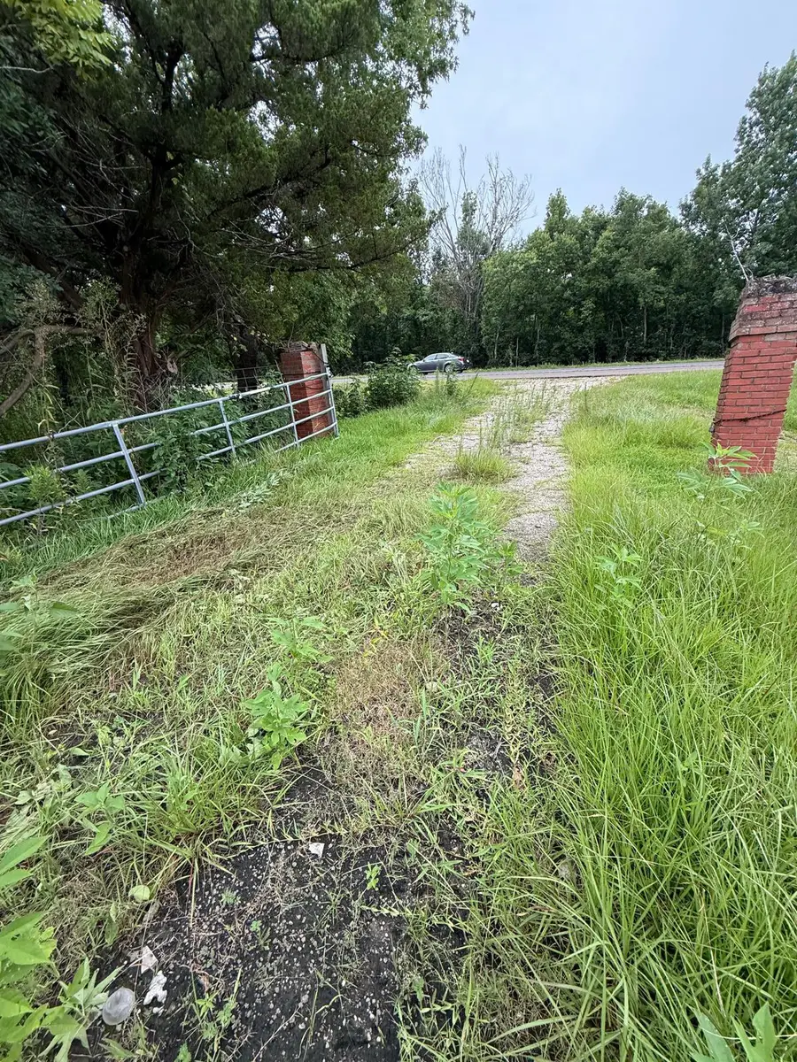 606 Highway 90, Ames, TX 77575 - #2