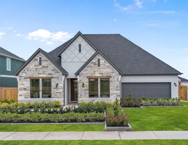 330 Legacy Point Drive, Sealy, TX 77474