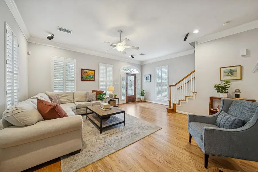 1525 W 25th Street, Houston, TX 77008 - Image #2