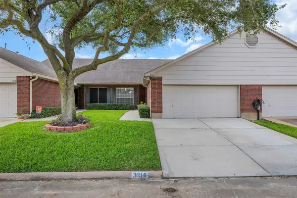 3310 Country Meadows Court, Pearland, TX 77584