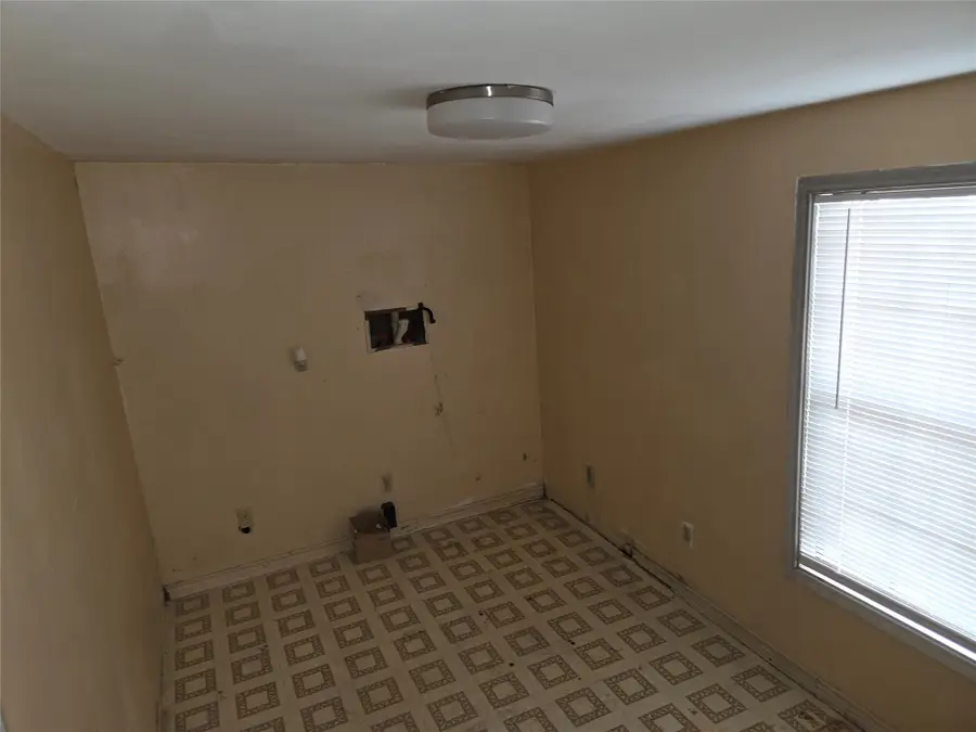 64 Honeycomb Street W, Blessing, TX 77419 - Image #2