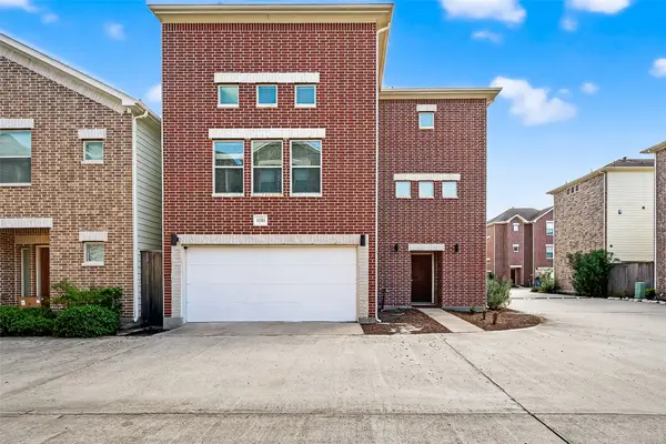 11511 Main Pine Drive, Houston, TX 77025