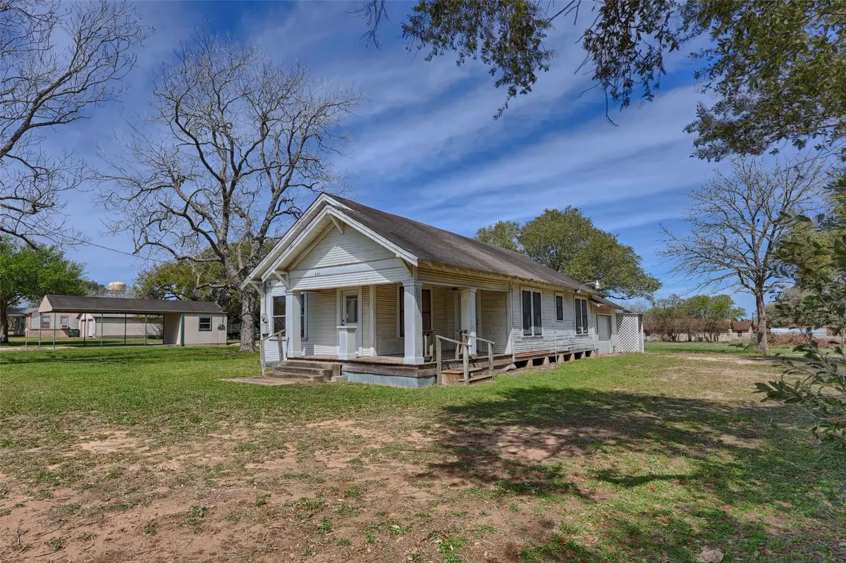 820 W Fairwinds Street, Hallettsville, TX 77964 - #1