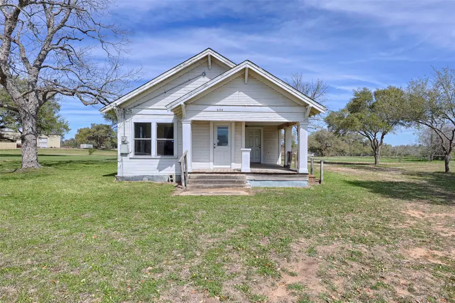 820 W Fairwinds Street, Hallettsville, TX 77964 - #3