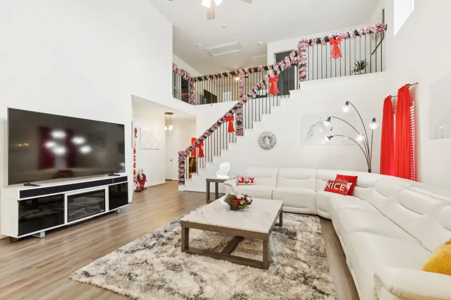 415 Green Meadows Drive, West Columbia, TX 77486 - Image #2