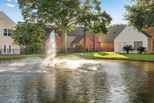 7671 Ameswood Road, Houston, TX 77095