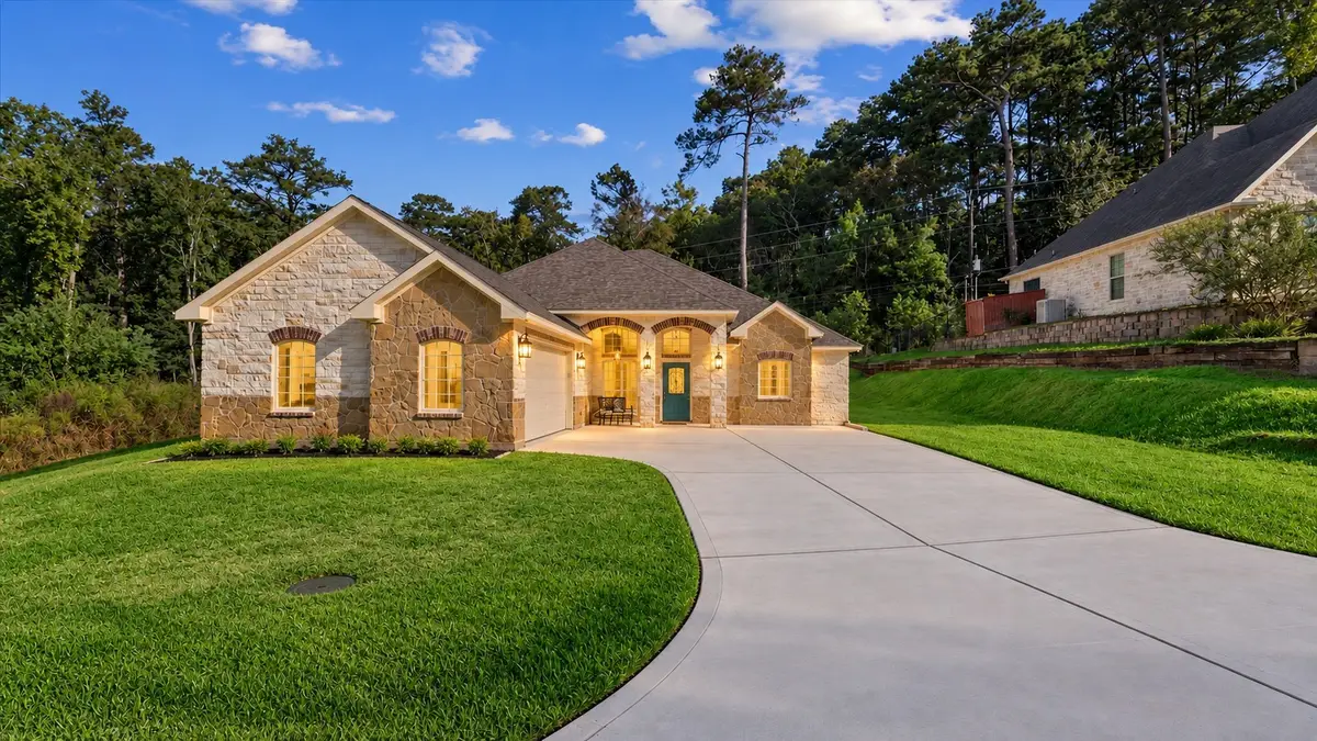 2504 W Green Briar Drive, Huntsville, TX 77340 - #1