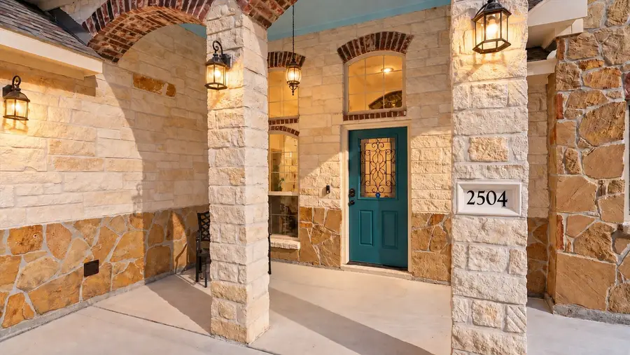2504 W Green Briar Drive, Huntsville, TX 77340 - #2