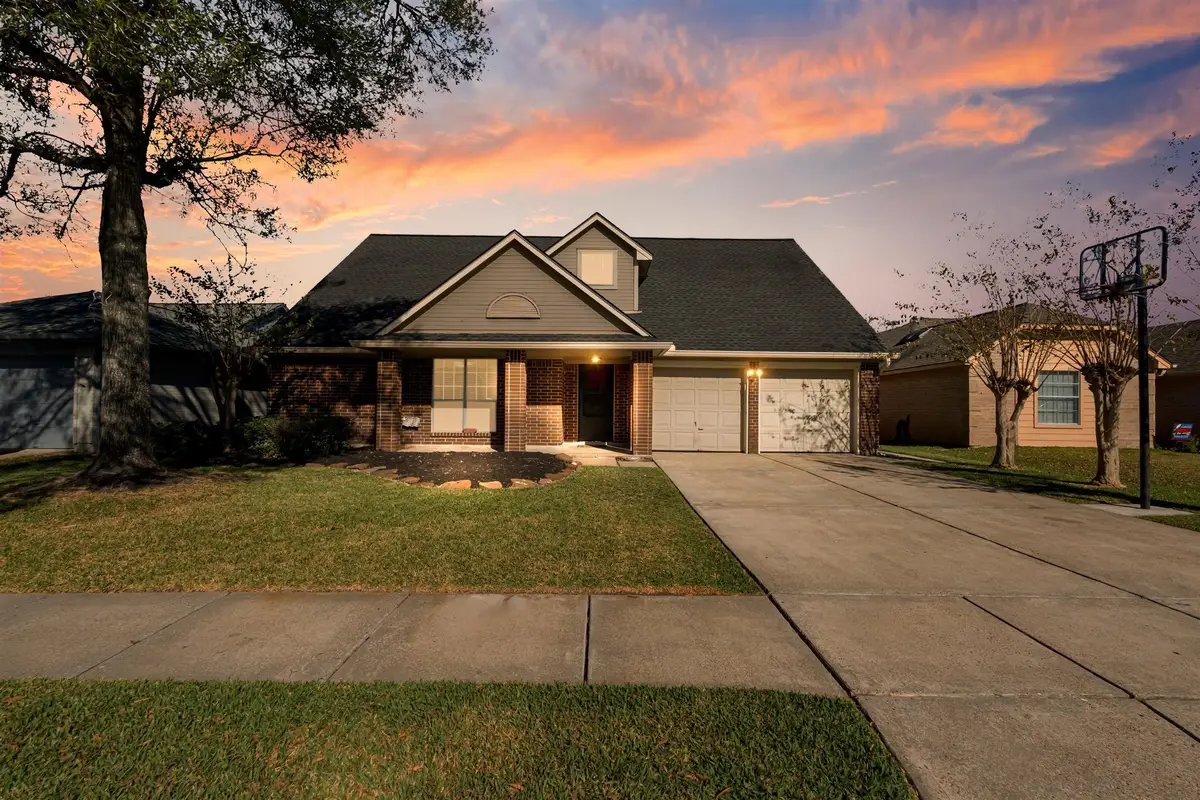 10905 Dogwood Drive, La Porte, TX 77571 - Image #1