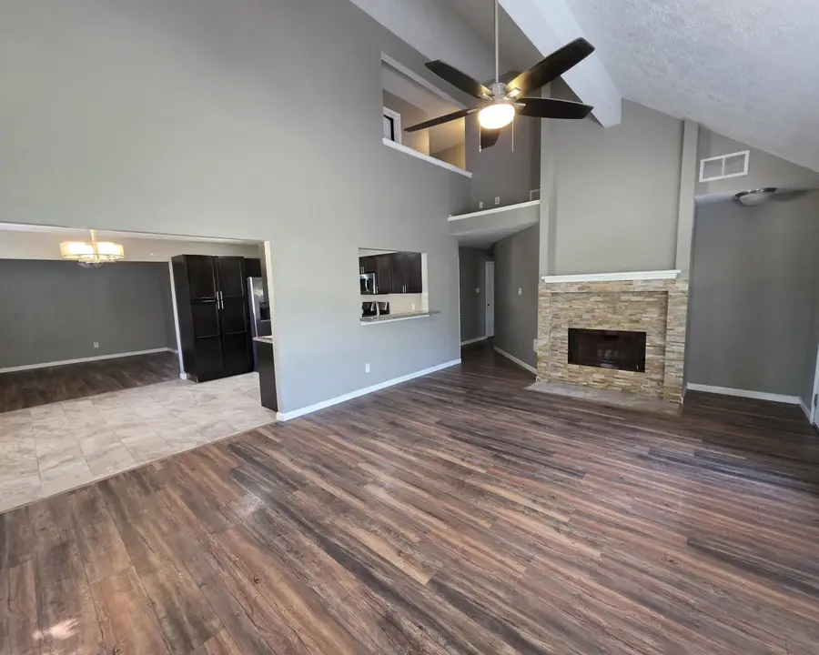 10900 Dogwood Drive, La Porte, TX 77571 - Image #3