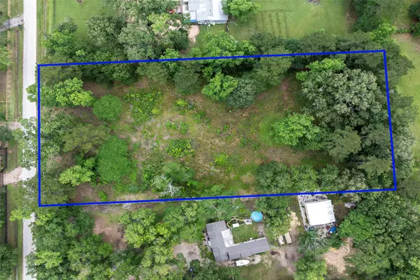 207 Blue Lake Drive, Huffman, TX 77336