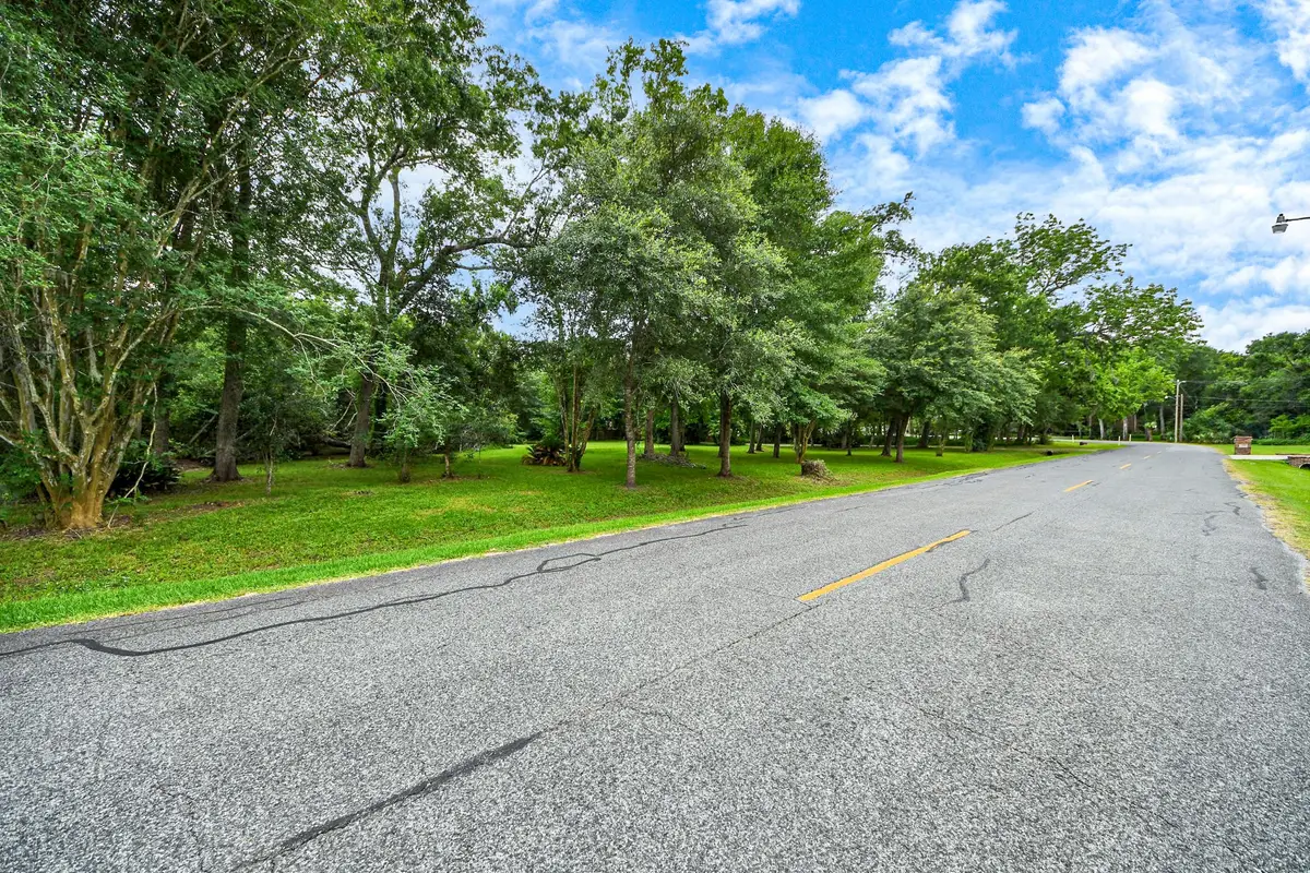 611 Oak Drive, Friendswood, TX 77546 - Image #1