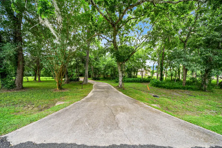 611 Oak Drive, Friendswood, TX 77546 - Image #2