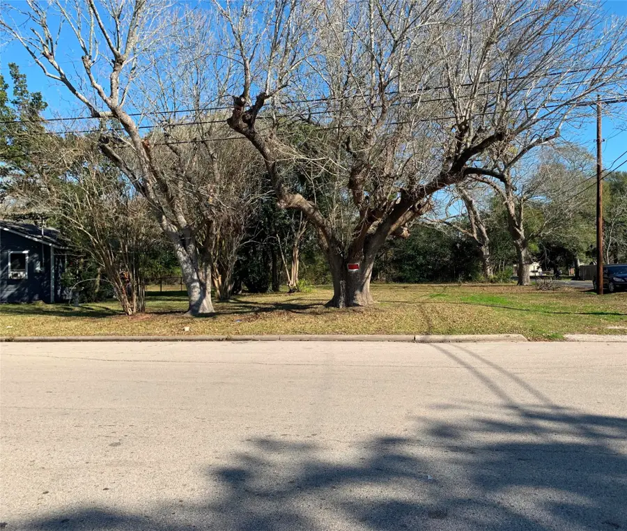232 S Bell Drive, Texas City, TX 77591 - Image #2
