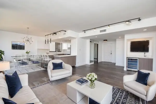 49 Briar Hollow Lane #406, Houston, TX 77027