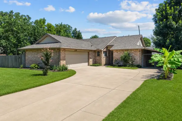 223 E Forest Avenue, Shoreacres, TX 77571
