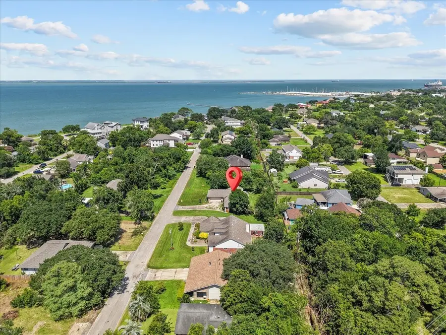 223 E Forest Avenue, Shoreacres, TX 77571 - #3