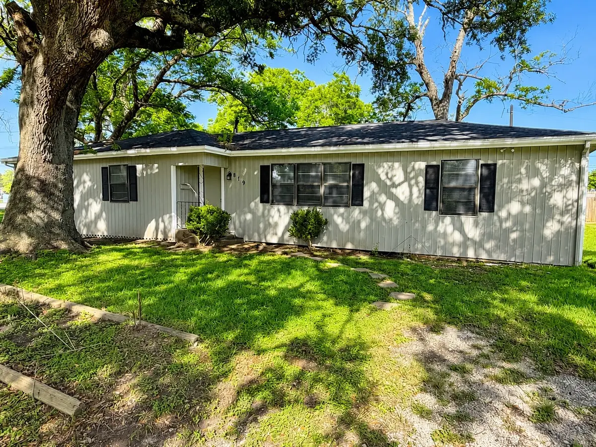 819 W Kyle Road, Clute, TX 77531 - #1