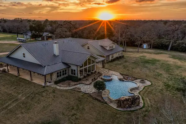 6892 Palm Road, Sealy, TX 77474