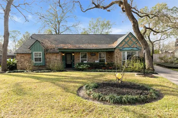 10155 Hazelhurst Drive, Houston, TX 77043