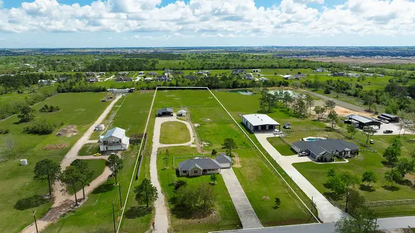 1403 Avenue L, Santa Fe, TX 77510