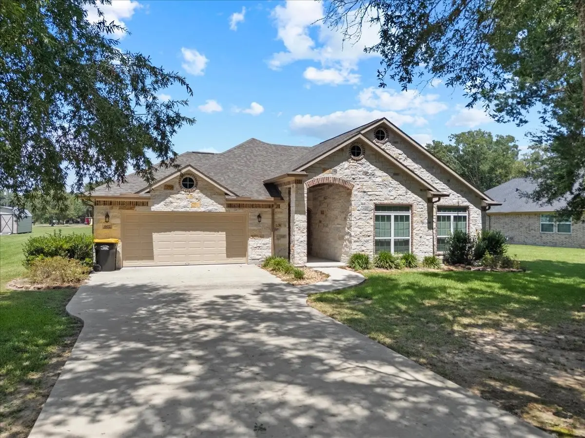 607 Oak Street, Anahuac, TX 77514 - #1