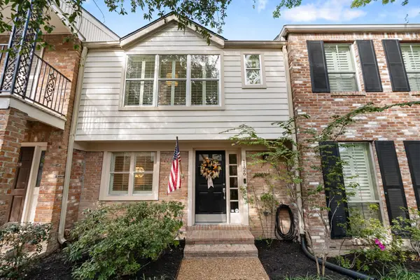 1126 Fountain View Drive #210, Houston, TX 77057