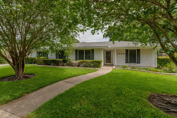 1700 N 30th Street, Nederland, TX 77627