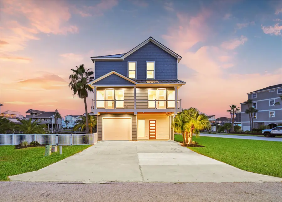 243 Bamaku Bend, Tiki Island, TX 77554 - #2