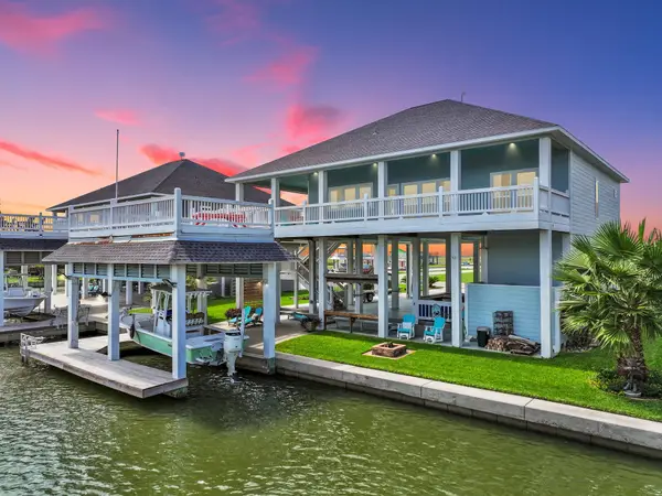 1295 Lagoon Drive, Crystal Beach, TX 77650
