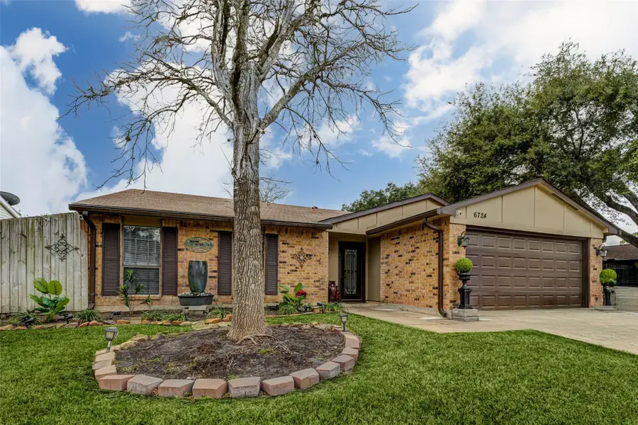 6724 Pickett Drive, Richmond, TX 77469 - Image #3