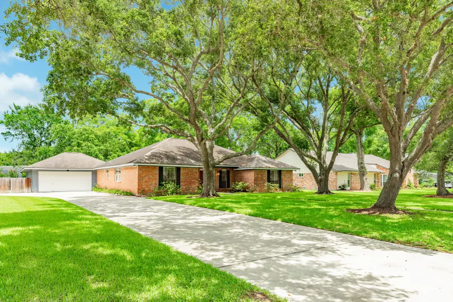 1023 Oleander Street, Lake Jackson, TX 77566 - #3