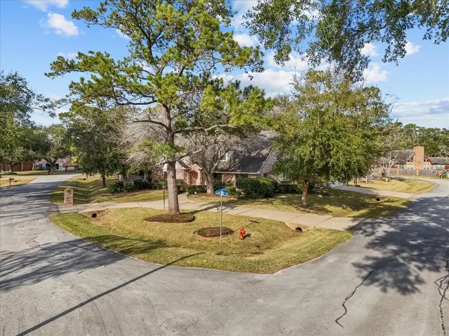 710 Bayou Crest Circle, Dickinson, TX 77539 - Image #2