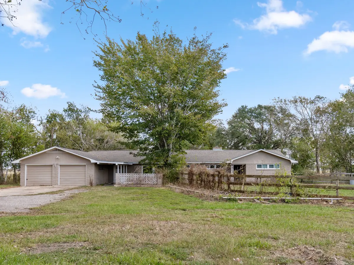 527 County Road 214, Bay City, TX 77414 - Image #1