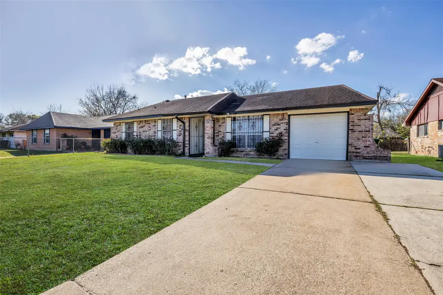 8823 Rutherford Lane, Houston, TX 77088 - Image #2