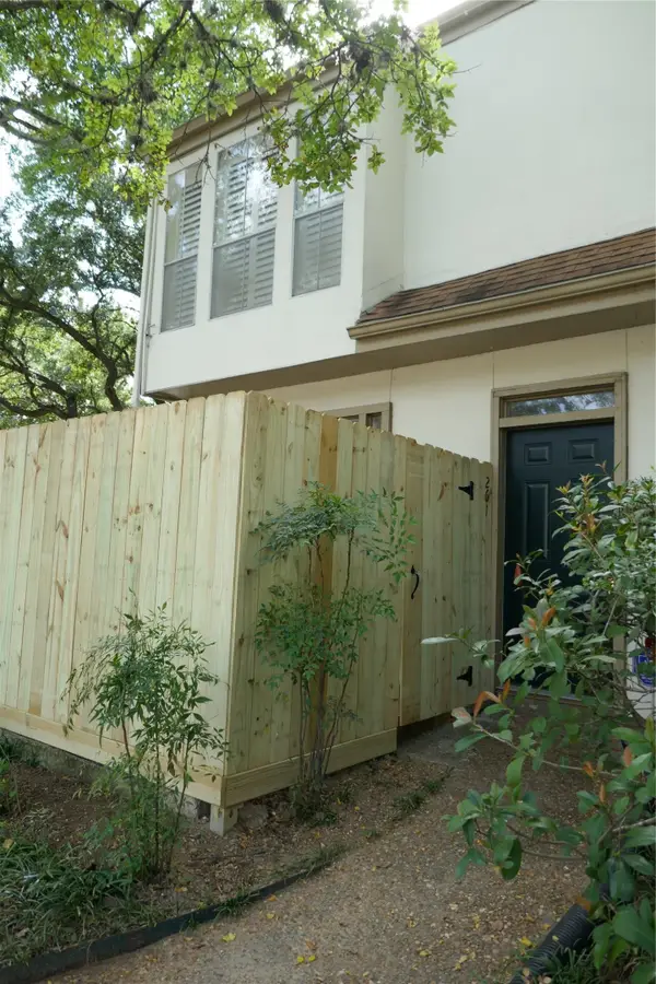 2100 Tanglewilde Street #261, Houston, TX 77063