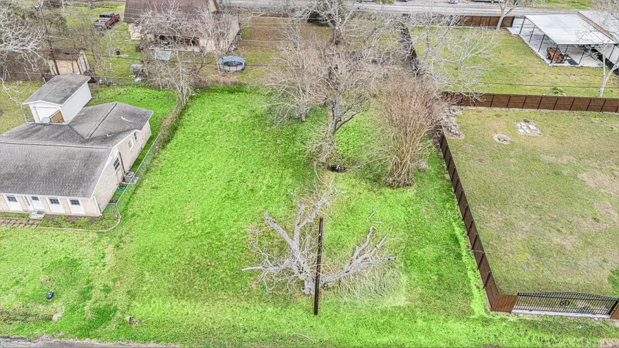 402 Bay Oaks Drive, La Porte, TX 77571 - Image #2