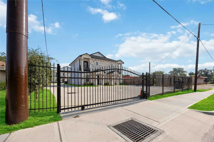 4739 Reed Road, Houston, TX 77033 - Image #2