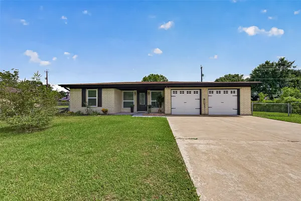 237 Burkett Street, Richwood, TX 77531